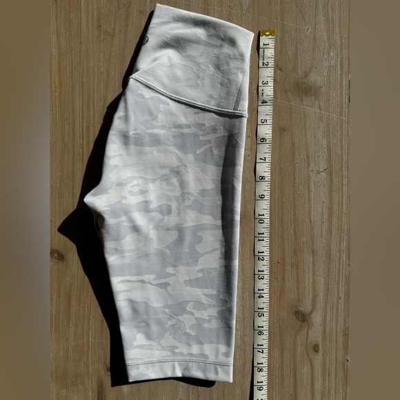 Lululemon Wonder Under HR SHORT 10" JAC, size 4 - Picture 2 of 6